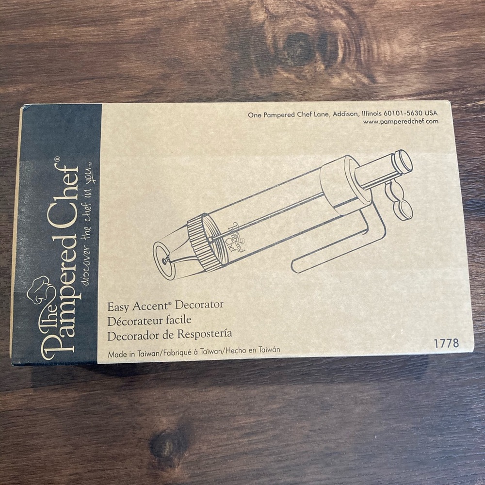 Pampered Chef easy accent decorator